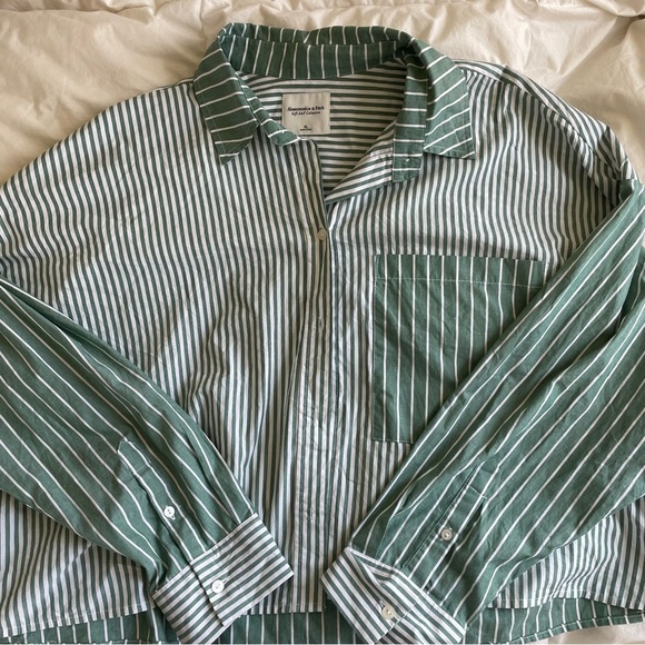 Abercrombie Green and White Colorblock Striped Crop Button Up Shirt - Picture 3 of 4